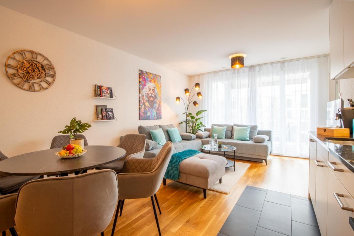 Apartment Special Einstein I Basel, Messe Kleinbasel 10-star